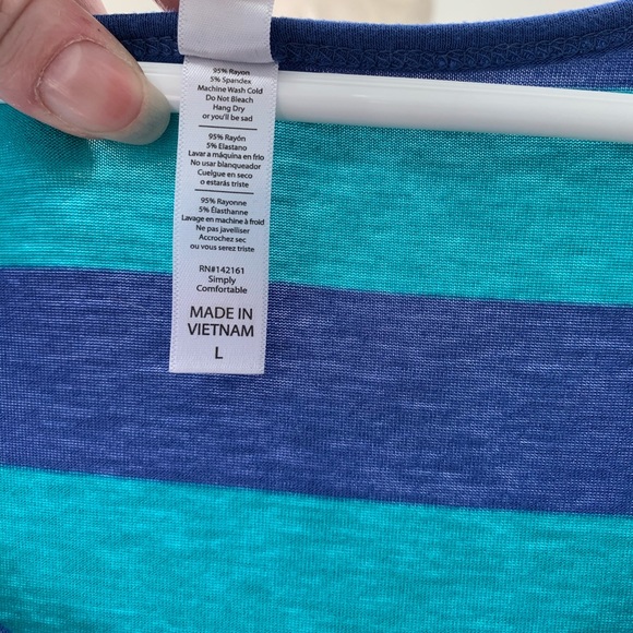 EUC LuLaRoe Classic T - size L - Picture 3 of 3